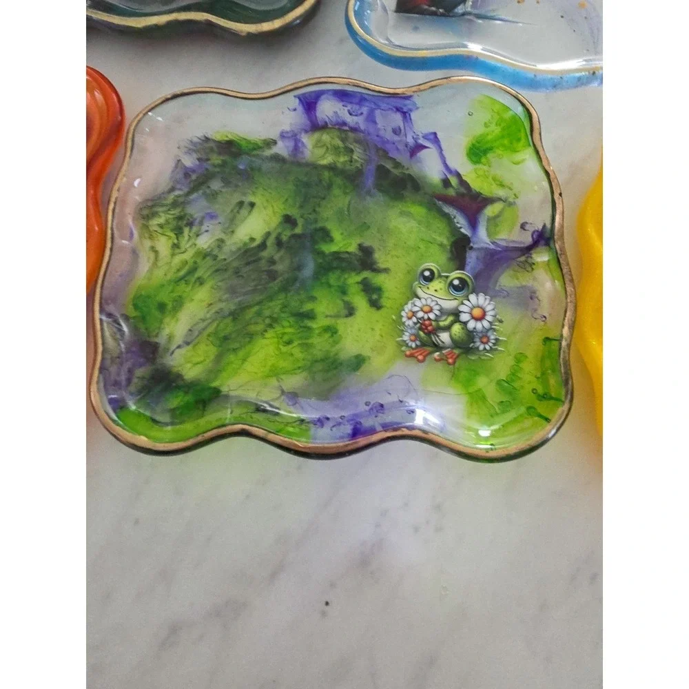 Handmade  Resin  Wavy Edge Plates